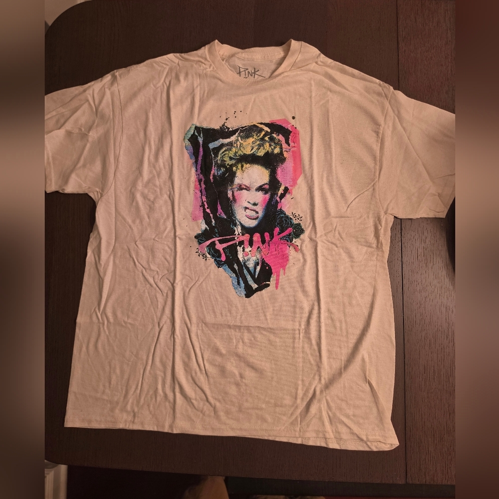 Official Pink Merch. This Tan Unisex Shirt Has A High Contrast Photo W Graffiti - Picture 1 of 3